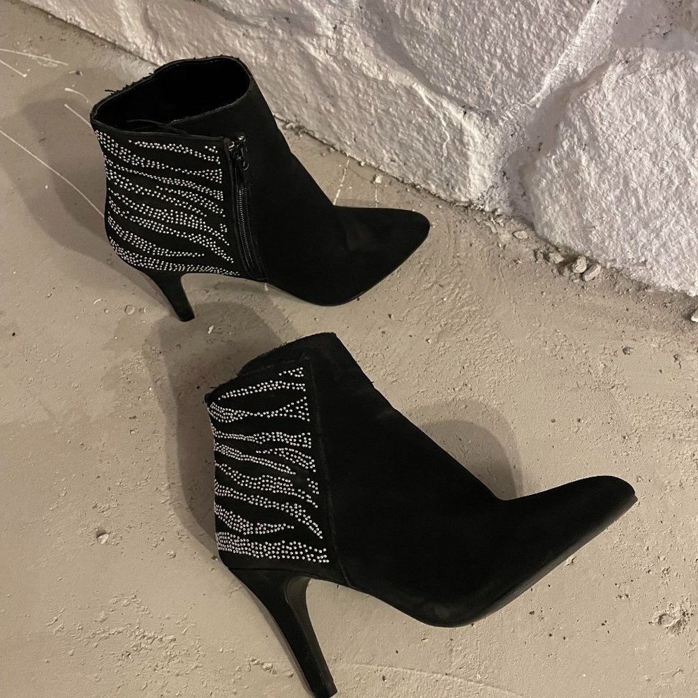 Mee Too low black boots